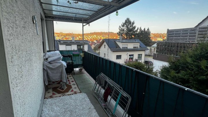 *Gepflegtes Haus mit 3 Wohnungen, Balkon, Terrasse &Garage zu verkaufen*