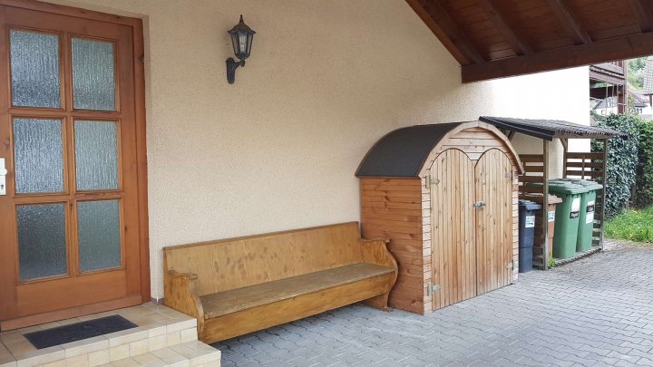 Zentral gelegenes Reihenendhaus in Bad Wildbad/Calmbach mit Carport und Garten