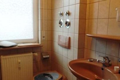 Bad mit Wanne und WC