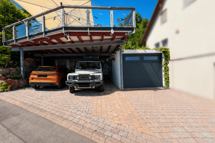 Carport und Garage