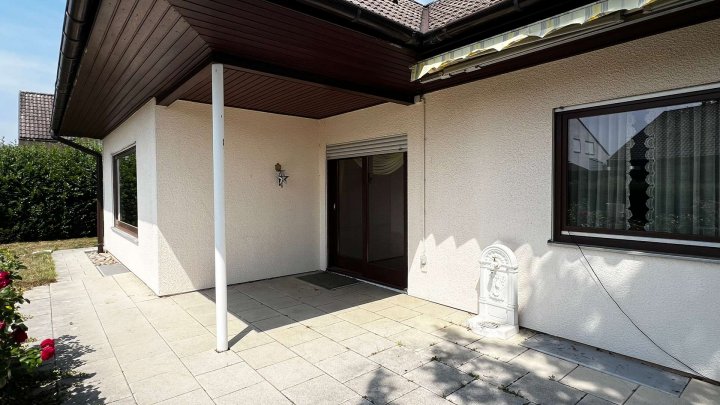 Traumhaus für Nichtträumer- mit großem Garten -mit Doppelgarage- in fantastischer Lage.