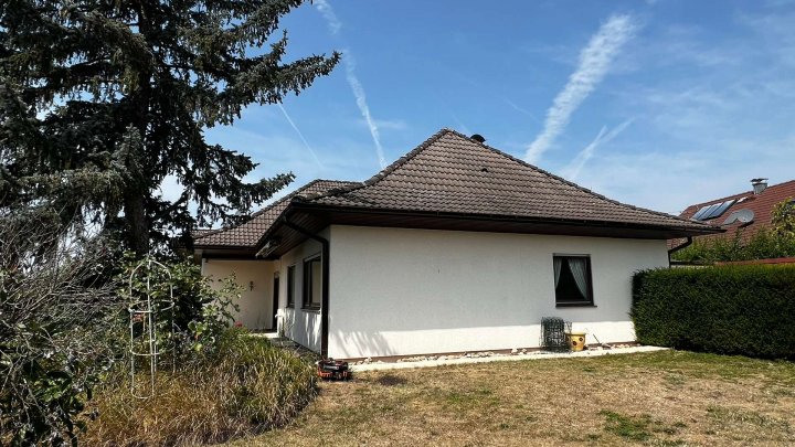 Traumhaus für Nichtträumer- mit großem Garten -mit Doppelgarage- in fantastischer Lage.
