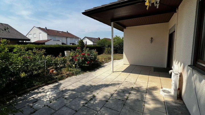 Traumhaus für Nichtträumer- mit großem Garten -mit Doppelgarage- in fantastischer Lage.