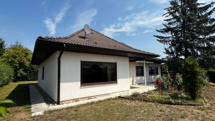 Traumhaus für Nichtträumer- mit großem Garten -mit Doppelgarage- in fantastischer Lage.