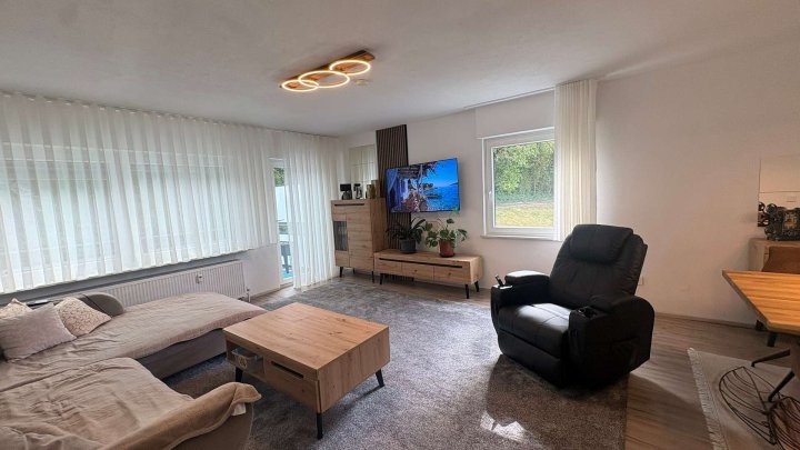Großzügig wohnen mit Wintergarten & Balkon – modernisierte Eigentumswohnung mit Garage