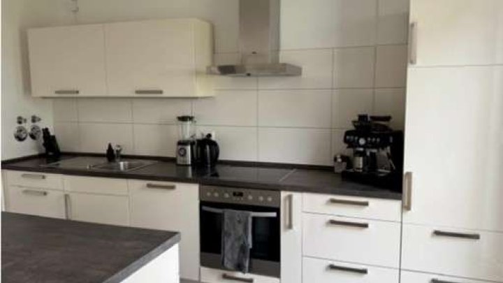 Moderne 3-Zimmer-Wohnung mit Terrasse, Einbauküche und Tiefgaragenstellplatz