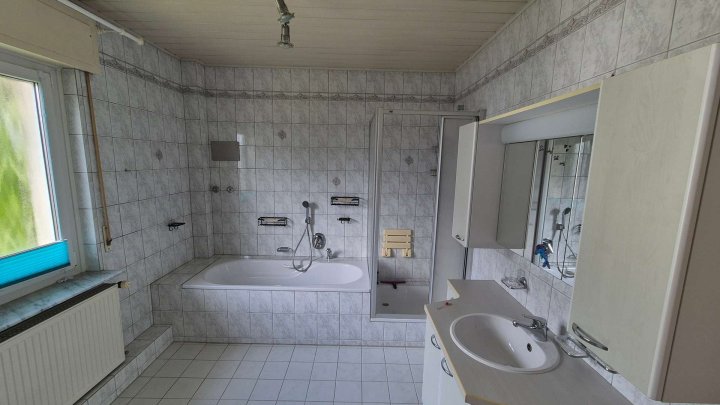 Wohnen mit Charakter – attraktive 3-Zimmerwohnung sucht neue Mieter, 2. OG, kein Aufzug