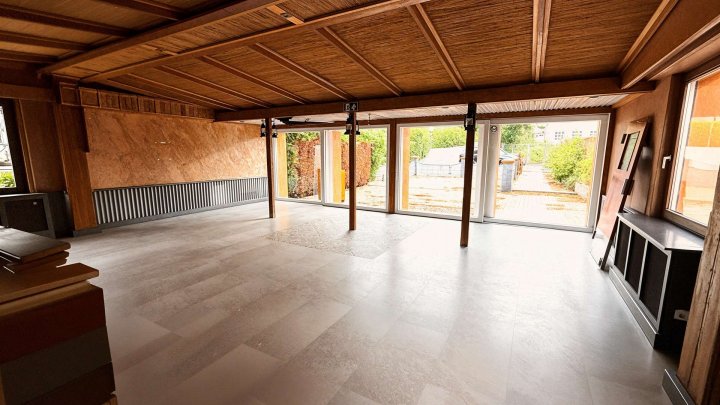 Vielseitiges Objekt / Vereinsheim mit Wohnung in toller Aussichtslage