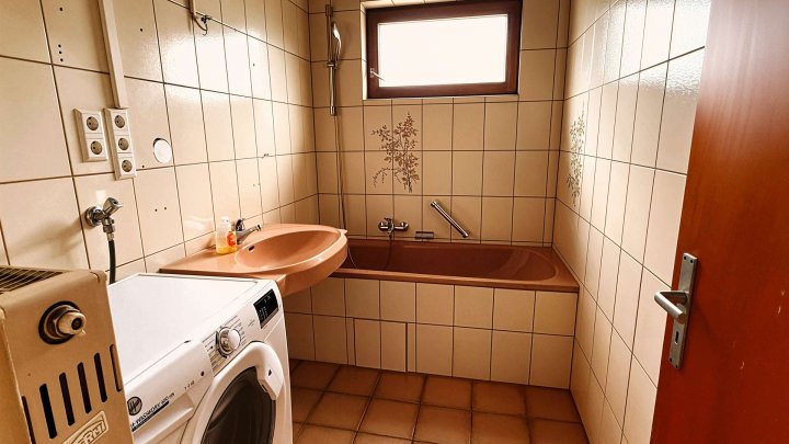 Vielseitiges Objekt / Vereinsheim mit Wohnung in toller Aussichtslage