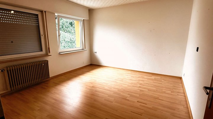 Vielseitiges Objekt / Vereinsheim mit Wohnung in toller Aussichtslage