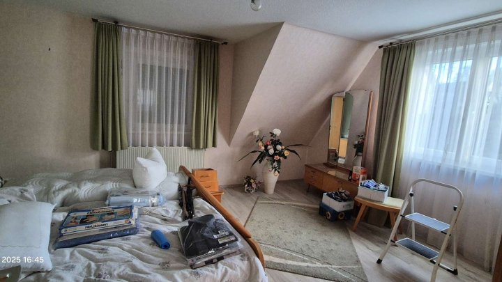 Perfekt für Heimwerker - Einfamilienhaus mit großem Anbau - und Garten mit Baufenster