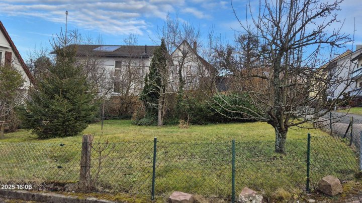 Perfekt für Heimwerker - Einfamilienhaus mit großem Anbau - und Garten mit Baufenster