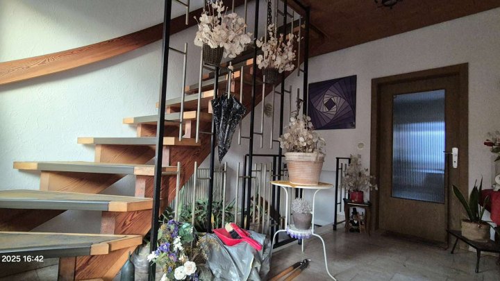 Perfekt für Heimwerker - Einfamilienhaus mit großem Anbau - und Garten mit Baufenster