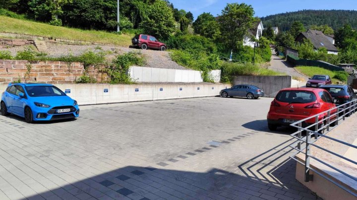 ***Exclusive Wohneinheit mit Garage und Stellplatz***