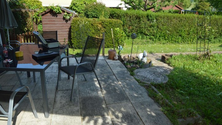 Platz für die ganze Familie !-Doppelhaushälfte -Doppelgarage-2mal Garten- Terrasse und vieles mehr!