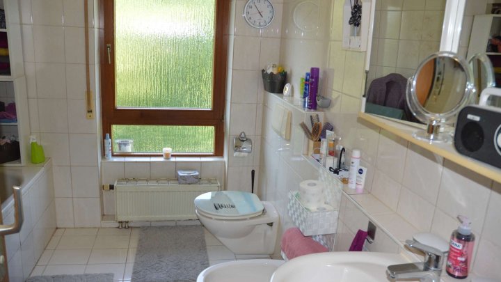 Platz für die ganze Familie !-Doppelhaushälfte -Doppelgarage-2mal Garten- Terrasse und vieles mehr!