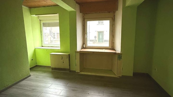 Sanierungsbedürftige 4-Zimmer Wohnung -             Start frei für ihr Projekt!