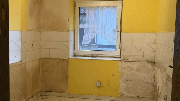 Sanierungsbedürftige 4-Zimmer Wohnung -             Start frei für ihr Projekt!