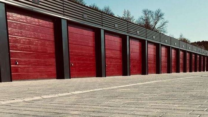 XL- und L-Garagen direkt an der A7, nähe Amazon McDonalds