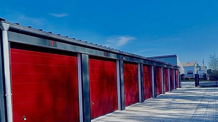 XL- und L-Garagen direkt an der A7, nähe Amazon McDonalds