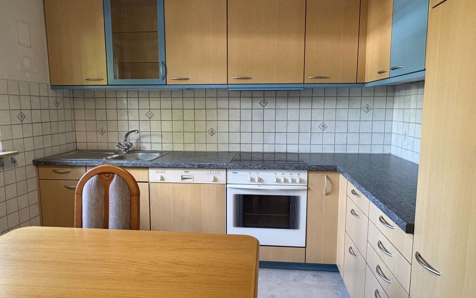 Separate Küche mit Essplatz