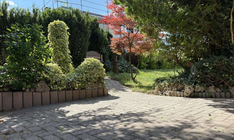 Reiheneckhaus in Orschel-Hagen mit Stellplatz