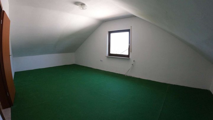 Doppelhaushälfte mit Garten und Garage – Ihr neues Zuhause wartet!