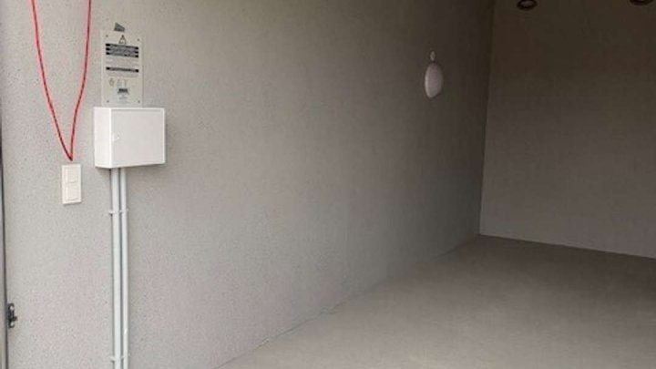 XL- und L-Garagen direkt an der A7, nähe Amazon McDonalds