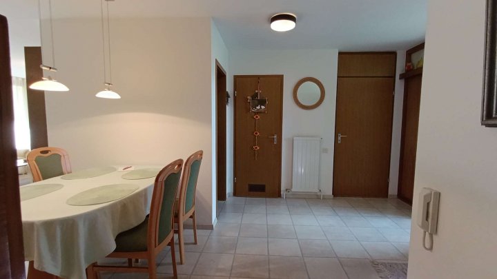 Wohnen im Grünen ! Familienfreundliche und großzügige Wohnung, zentral im Waldpark