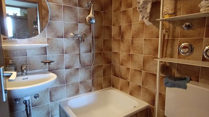 Wohnen im Grünen ! Familienfreundliche und großzügige Wohnung, zentral im Waldpark