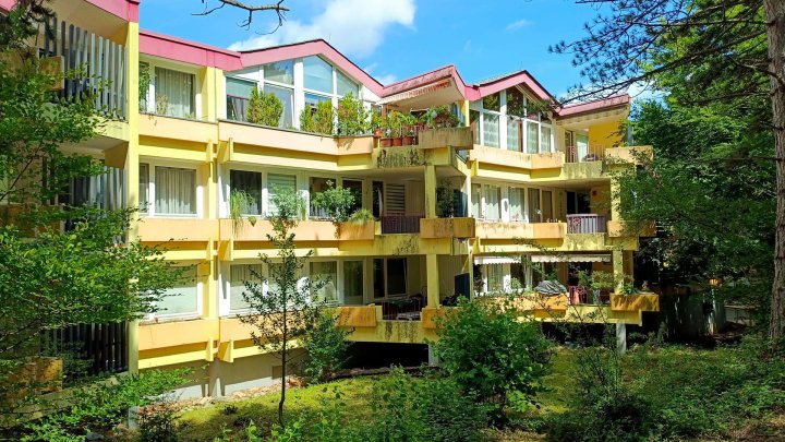 Wohnen im Grünen ! Familienfreundliche und großzügige Wohnung, zentral im Waldpark