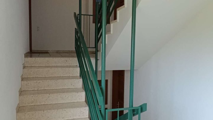 Wohnen im Grünen ! Familienfreundliche und großzügige Wohnung, zentral im Waldpark