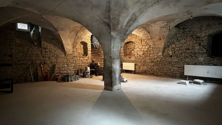 2-Zimmer DG-Whg mit 74 qm Gewölbekeller in Stein zu verkaufen!