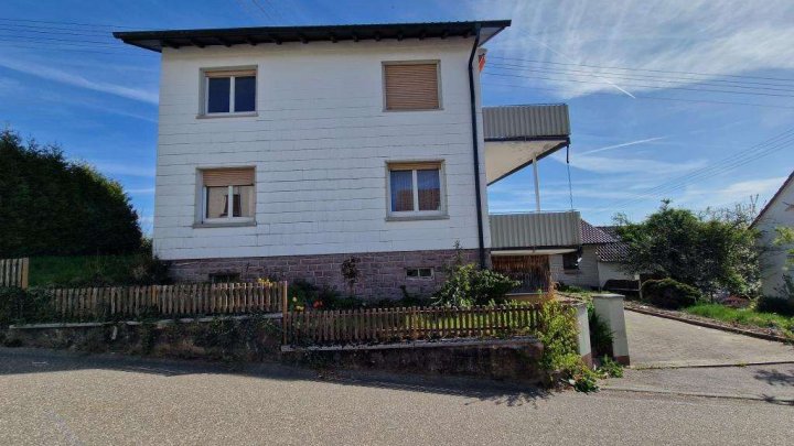 Potenzial ohne Ende! Großes Einfamilienhaus mit Werkstattgebäude, Garage & Garten