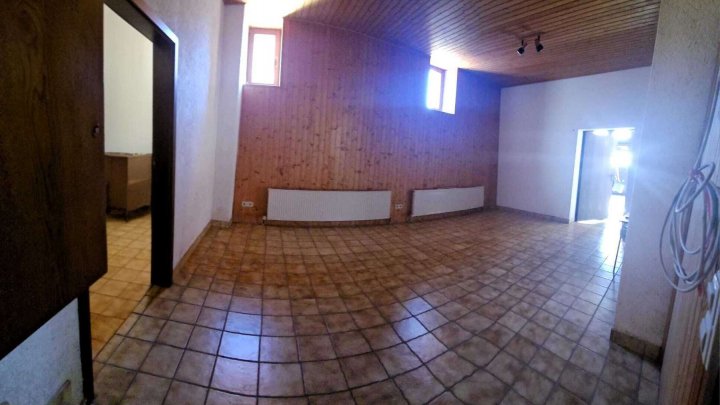 ***Gepflegtes Einfamilienhaus mit goßer Werkstatt/Garage zu verkaufen!***