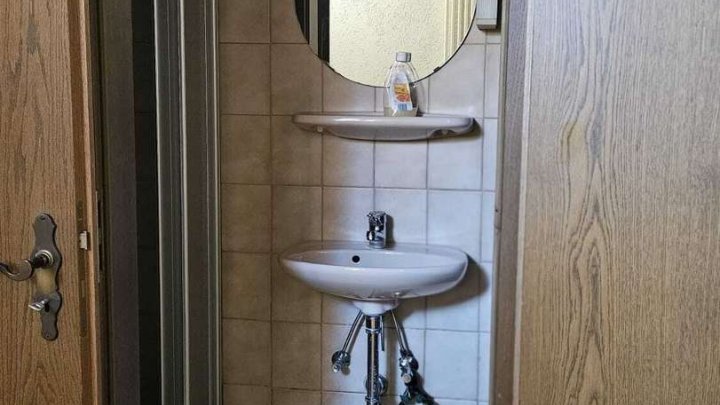 ***Gepflegtes Einfamilienhaus mit goßer Werkstatt/Garage zu verkaufen!***