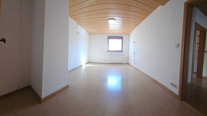 ***Gepflegtes Einfamilienhaus mit goßer Werkstatt/Garage zu verkaufen!***