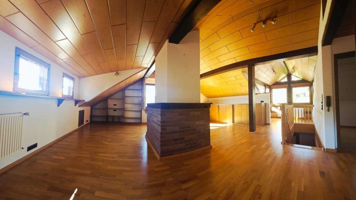 ***Gepflegtes Einfamilienhaus mit goßer Werkstatt/Garage zu verkaufen!***