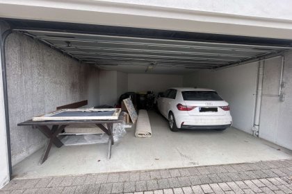 Garagenstellplatz mit elektrischem Tor Garagenstellplatz mit elektrischem Tor