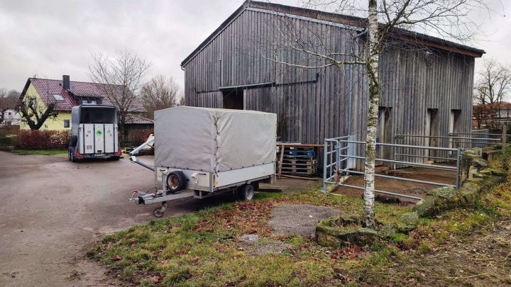 Gewerbehalle mit Nebengebäude und Stallung bei Künzelsau!