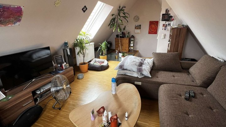 74 qm Gewölbekeller mit 2-Zimmer DG-Whg in Stein zu verkaufen!