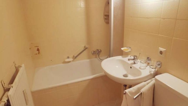 Helle ETW in zentraler, ruhiger Lage mit EBK und Garage