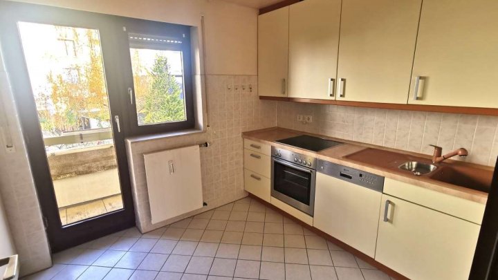 Helle ETW in zentraler, ruhiger Lage mit EBK und Garage