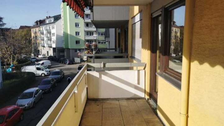 Helle ETW in zentraler, ruhiger Lage mit EBK und Garage