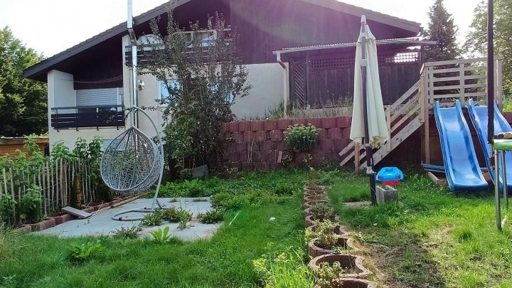 großes Haus mit 3 Einheiten mit weitläufigem Grundstück und zahlreichen Nutzungsmöglichkeiten