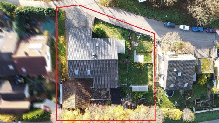 großes Haus mit 3 Einheiten mit weitläufigem Grundstück und zahlreichen Nutzungsmöglichkeiten