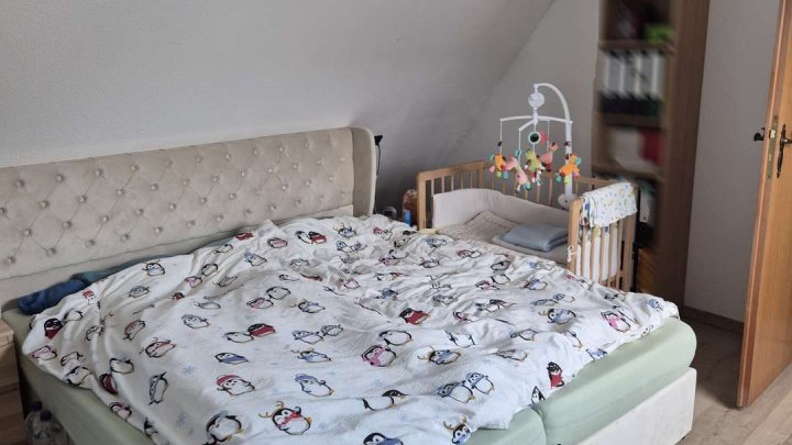 Schöne 4-Zimmer Wohnung; einziger Nachteil: viertes Obergeschoss - ohne Aufzug