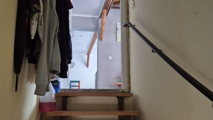 Schöne 4-Zimmer Wohnung; einziger Nachteil: viertes Obergeschoss - ohne Aufzug