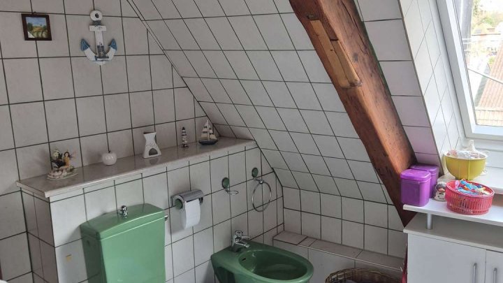 Schöne 4-Zimmer Wohnung; einziger Nachteil: viertes Obergeschoss - ohne Aufzug