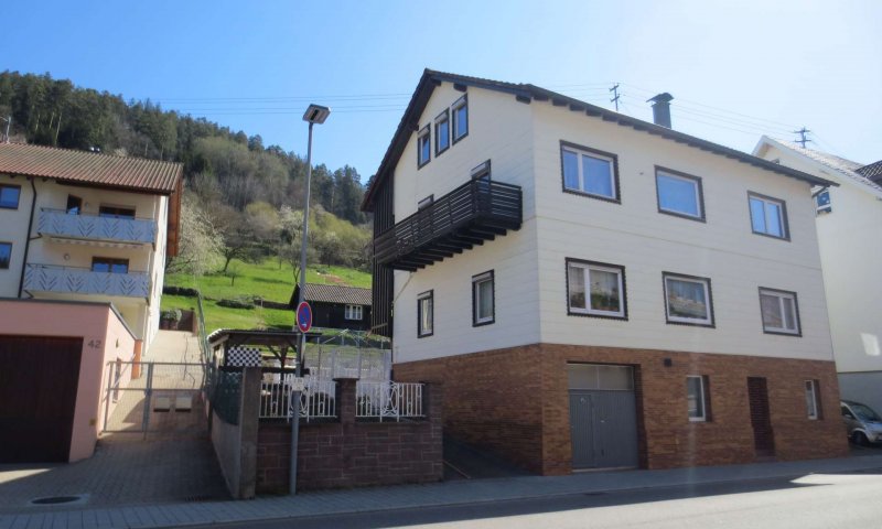 Gepflegtes 3-Familienhaus für mehrere Generationen